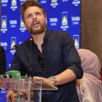شاہد آفریدی نے اپنی بیٹیوں کو موبائل فون کب دیا؟ آفریدی کا اہم بیان سامنے آگیا