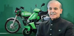 نوجوانوں کو الیکٹرک بائیکس کی فراہمی، وزیر اعطم نے ہدایت جاری کر دی