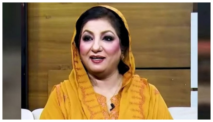 بیٹی کی قبر پر جاتی ہوں تو معافیاں مانگتی ہوں'، عشرت فاطمہ نے زندگی کا دکھ بھرا لمحہ سنادیا