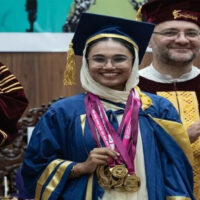 محنت نے غربت کو شکست دیدی! ٹیلر ماسٹر کی بیٹی نے 17 گولڈ میڈلز جیت کر تاریخ رقم کر دی