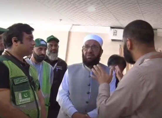 بوسیدہ اور ناکارہ عمارتوں میں ٹھہرایا گیا ہے، مکہ میں وزیر مذہبی امور سے حجاج کی شکایت