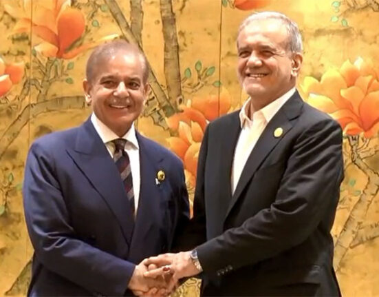 پاکستان کی بڑی سفارتی کامیابی،امریکا نے قبضے میں لیے گئے ایرانی جہاز اور عملے کو پاکستان کے حوالے کر دیا