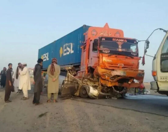 دالبندین میں دردناک سانحہ، بے قابو ٹریلر گاڑی پر چڑھ دوڑا، 11 افراد جاں بحق