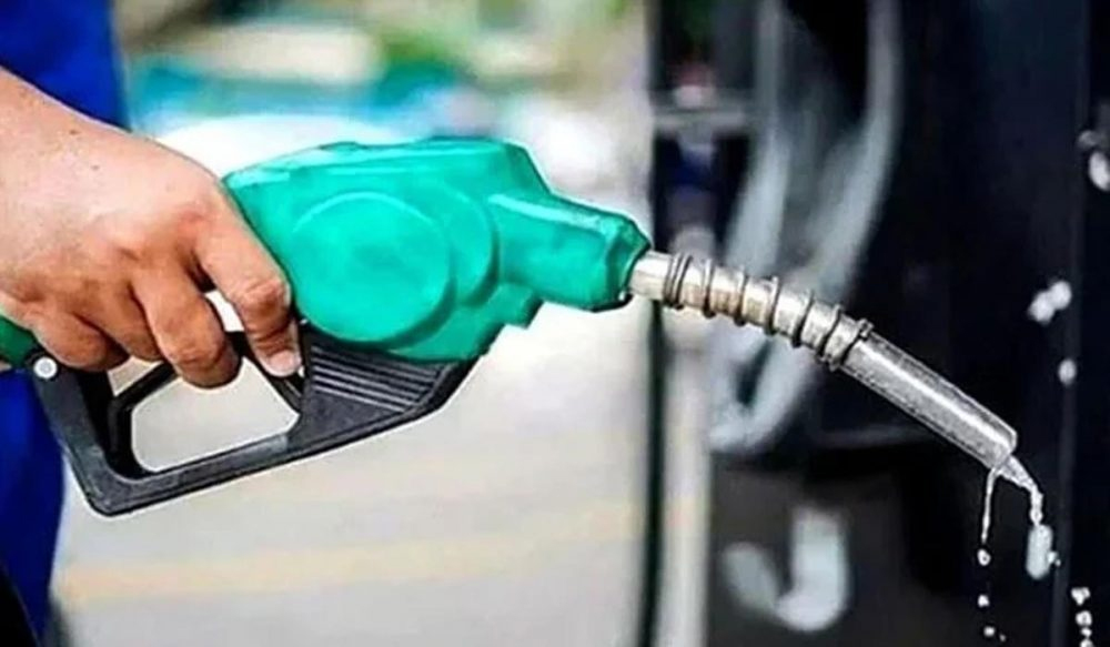 عالمی مارکیٹ میں تیل کی قیمتیں گر گئیں، قیمتوں میں نمایاں کمی