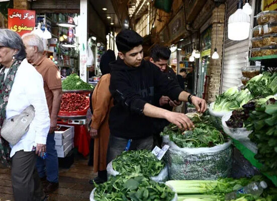 جنگ زدہ ایران میں مہنگائی کا طوفان، عوام کیلئے 2 وقت کی روٹی بھی مشکل