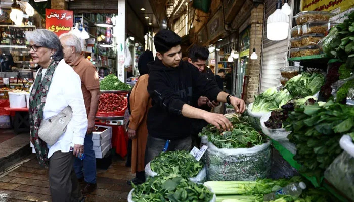 جنگ زدہ ایران میں مہنگائی کا طوفان، عوام کیلئے 2 وقت کی روٹی بھی مشکل