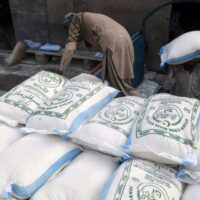 ملک کے مختلف شہروں میں آٹےکی قیمتوں کو پر لگ گئے