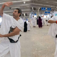 وسیم اکرم نے فریضہ حج کی ادائیگی پر شیطان کو ان سوئنگ سے بولڈ کرڈالا