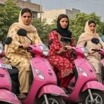 خواتین پنک اسکوٹی شوہر یا بھائی کو چلانے نہ دیں، حکومت نے خبردار کردیا