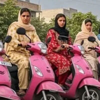 خواتین پنک اسکوٹی شوہر یا بھائی کو چلانے نہ دیں، حکومت نے خبردار کردیا