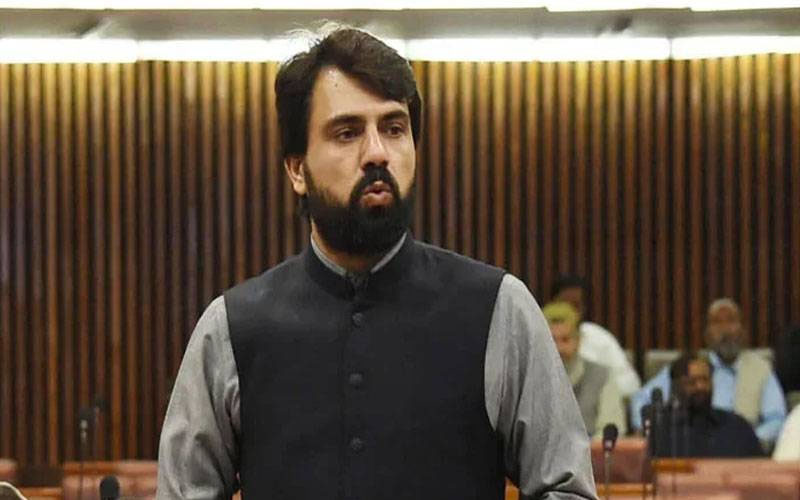 بجٹ اجلاس: پی ٹی آئی رکن شاہد خٹک، لیگی اراکین سے جھڑپ