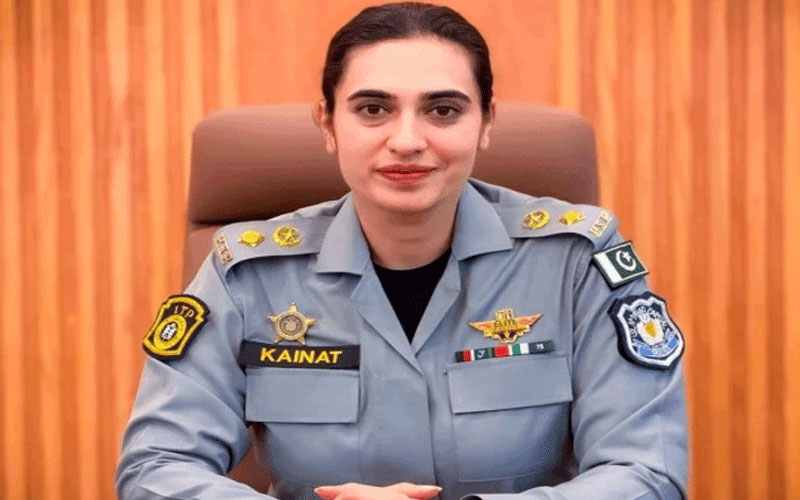 ٹریفک نظم و ضبط میں بہتری کے عزم کیساتھ کائنات اظہر خان نے چارج سنبھال لیا