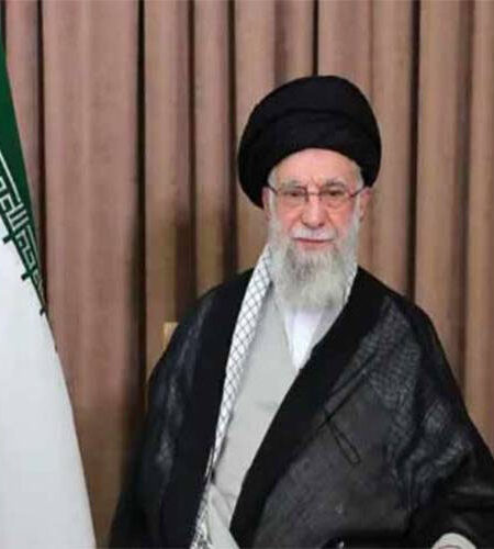 ایران کے سابق سپریم لیڈر شہید آیت اللہ خامنہ ای کی تدفین جولائی تک مؤخر