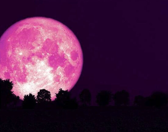 پاکستان میں سٹرابیری مون کب نظر آئے گا؟ تاریخ بارے پتا چل گیا