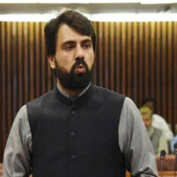 بجٹ اجلاس: پی ٹی آئی رکن شاہد خٹک، لیگی اراکین سے جھڑپ