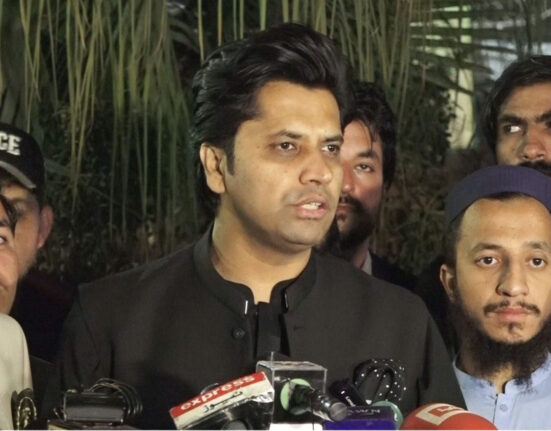 اگر وفاقی حکومت کو لانگ مارچ کا خوف نہیں تو اسلام آباد کو ابھی سے ’’ کنٹینر سٹی ‘‘ کیوں بنا دیا گیا؟ شفیع جان