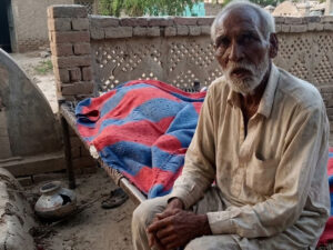 غربت کی انتہا! جوان بیٹے کو آخری کفن بھی نصیب نہ ہوا، باپ کی بے بسی نے ہر آنکھ اشکبار کر دی
