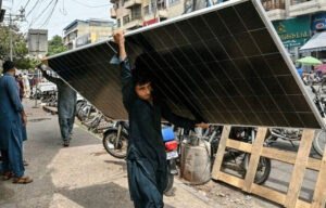 بڑی خوشخبری! پیٹرول کے بعد سولر پلیٹس کی قیمتوں میں ریکارڈ کمی