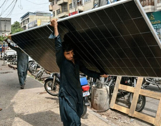 بڑی خوشخبری! پیٹرول کے بعد سولر پلیٹس کی قیمتوں میں ریکارڈ کمی