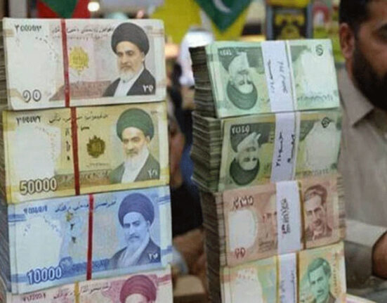 کرنسی مارکیٹ بدل گئی، ریال کی قدر میں تیزی سے اضافہ ، ڈالر کی قیمت نیچے آگئی