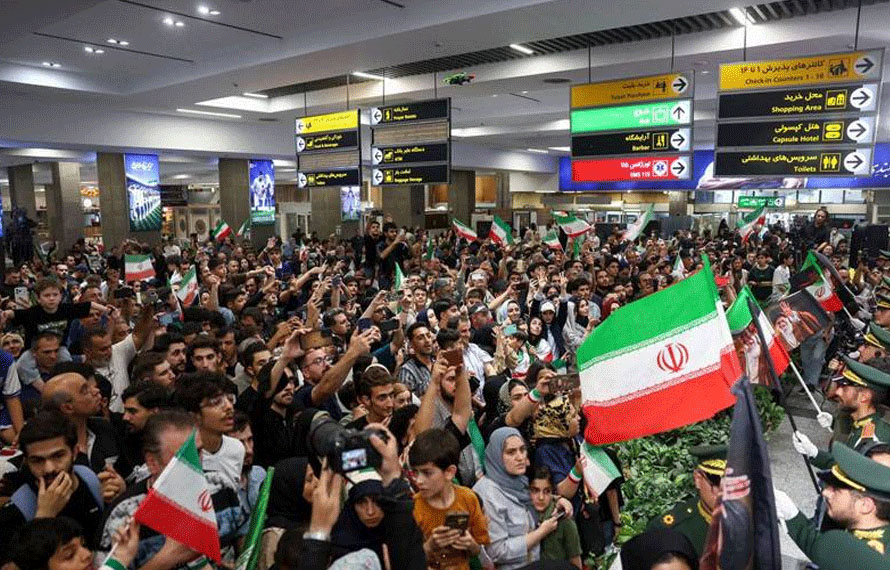 فٹبال ورلڈ کپ! ایرانی ٹیم کی وطن واپسی پر ایسا شاندار استقبال کہ دنیا دیکھتی رہ گئی