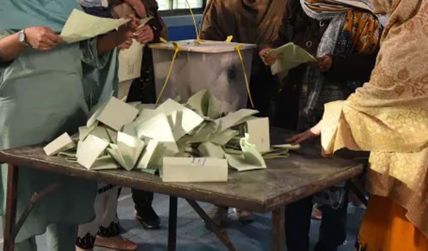 آزاد کشمیر الیکشن! غیر حتمی اور غیر سرکاری نتائج کے مطابق مسلم لیگ (ن) آگے جبکہ پیپلز پارٹی پیچھے ہے