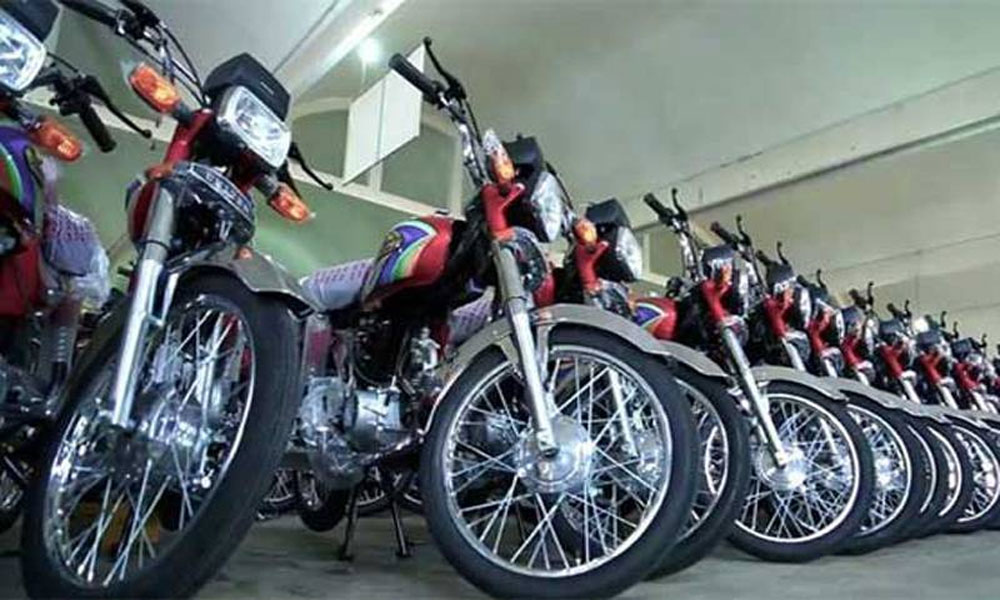 موٹر سائیکل خریدنے والوں کی لائنیں لگ گئیں! پاکستان میں فروخت پہلی بار 19 لاکھ 30 ہزار سے تجاوز کرگئی،وجہ کیابنی؟ جانئے