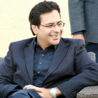 نہ 5 پیسے، نہ 10 پیسے، پٹرول کی قیمت میں 35 پیسے کی ’’عظیم الشان‘‘ کمی پر مونس الٰہی کے بیان نے حکومت کو آگ بگولہ کر دیا