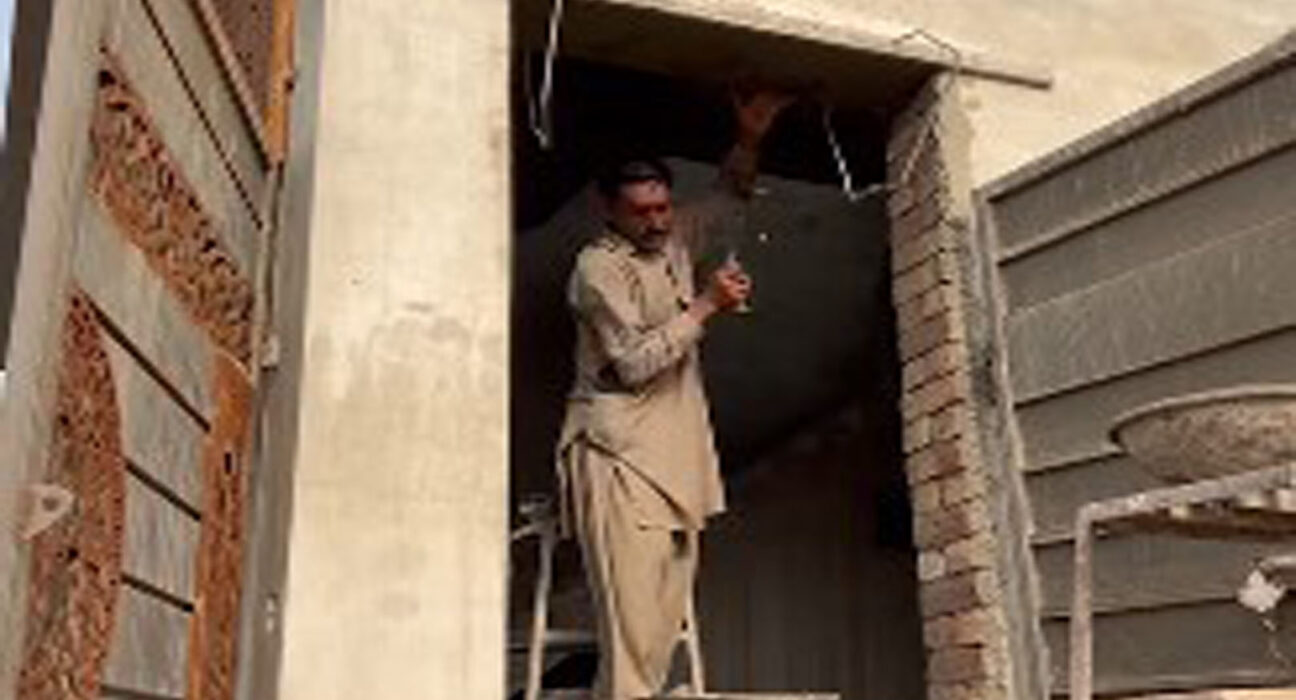 مزدور کی بیٹی نے ملتان بورڈ میں میدان مار لیا، 1123 نمبروں کے ساتھ پہلی پوزیشن حاصل کرلی