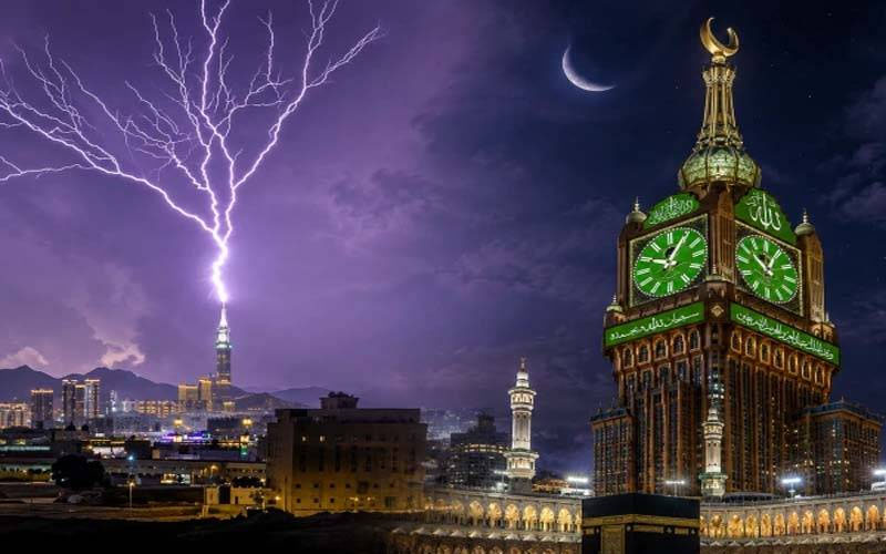 مکہ مکرمہ میں حیرت انگیز منظر، آسمانی بجلی کلاک ٹاور سے ٹکرا گئی
