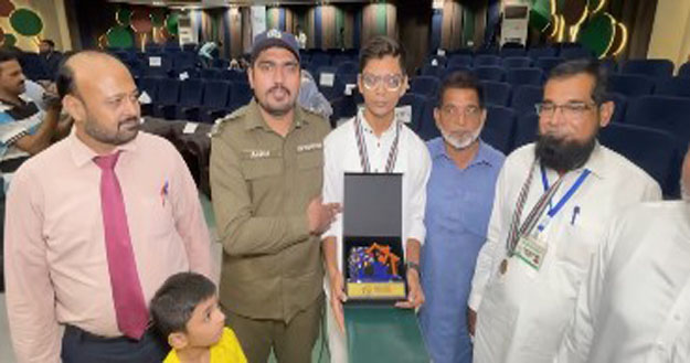ماں نے گھروں میں برتن مانجے، باپ نے کباڑ بیچا، بیٹے نے لاہور بورڈ میں دوسری پوزیشن حاصل کر لی