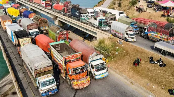 بریکنگ نیوز !ٹرکوں کی ملک گیر ہڑتال ختم کرنے کا اعلان کردیا گیا