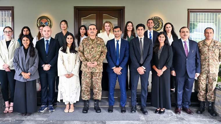 سوشل میڈیا پروپیگنڈے کیخلاف نوجوانوں کا مثبت کردار ضروری ہے: فیلڈ مارشل