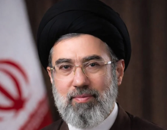 سپریم لیڈر مجتبیٰ خامنہ ای نے تہران کے شہدا اسکوائر میں ریلیوں میں شرکت کی، منتظمین کا دعویٰ