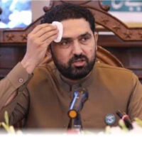 ایئرکنڈیشن صحیح نہیں چل رہا، سہیل آفریدی کے ماتھے پر پسینہ آنے کی وجہ سے الیکٹریشن کو نوکری سے فارغ