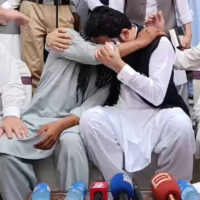 سہیل آفریدی زیادتی کے بعد قتل 5 سالہ آیت نور کے گھر پہنچ گئے، انصاف کی یقین دہانی