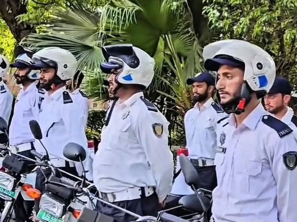 پنجاب بھر میں ٹریفک پولیس کی وردی تبدیل ہوگئی
