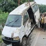 برساتی نالے کو عبور کرنے کی کوشش، گاڑی میں سوار ایک ہی خاندان کے 8 افراد ہلاک