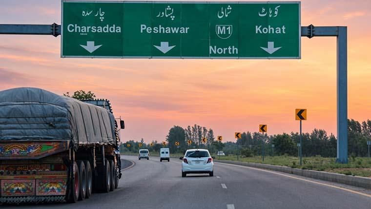 پی ٹی آئی کا لانگ مارچ ملتوی راستے کھول گئے