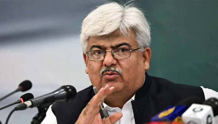 چیئرمین ایف بی آر کو تمغہ امتیاز کیلئے نامزد کرنے پر سخت تنقید