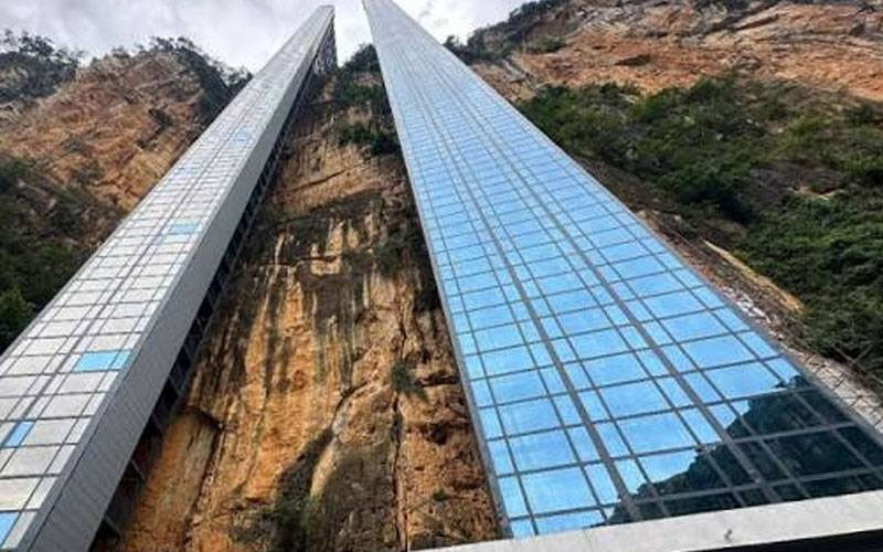 چین: طلبا کیلئے 288 میٹر بلند لفٹ تعمیر