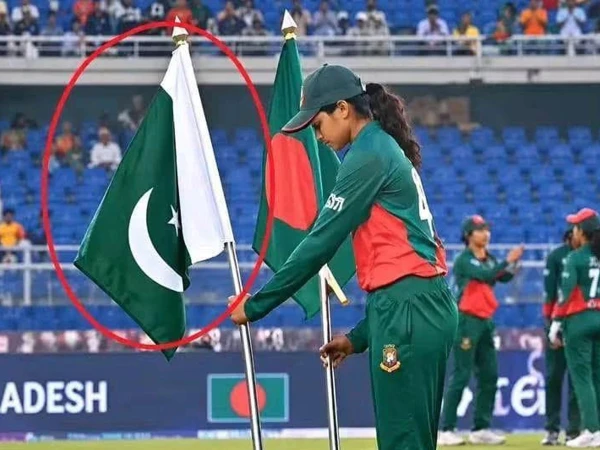 بنگلہ دیشی ویمنز کرکٹ ٹیم کی کپتان کا پاکستانی پرچم کے احترام کا منظر وائرل
