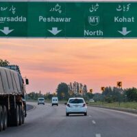 پی ٹی آئی کا لانگ مارچ ملتوی راستے کھول گئے