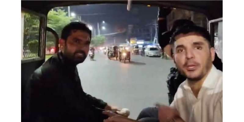 وزیراعلیٰ ہو تو ایسا ! اپنے کارکنان کو چھڑوانے کیلئے خود پولیس کے ڈالے میں بیٹھ گئے ،جب تک میرے کارکنان کو نہیں چھوڑینگے ، تب تک گاڑی سے نہیں اُتروں گا ،سہیل آفریدی