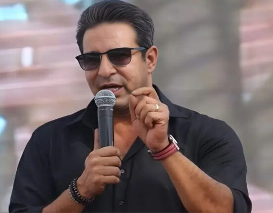 عمران خان ایک وفادار آدمی ہیں وہ خود مثال بن کرقیادت کرتے تھے ،سابق کرکٹر وسیم اکرم