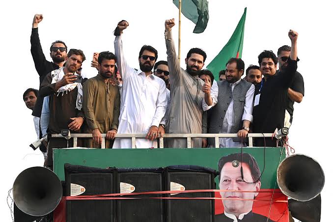 نہ یہ میرے لیڈر کو جھکا پائے نہ مجھے ڈرا پائیں گے، سہیل آفریدی