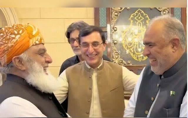 پی ٹی آئی لانگ مارچ: مولانا فضل الرحمان متحرک
