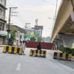 پشاور میں مختلف سڑکوں پر کنٹینرز لگا کر راستے بند