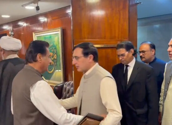 اپوزیشن رہنماؤں نے مذاکرات آگے بڑھانے کیلئے عمران خان سے ملاقات کی شرط رکھ دی