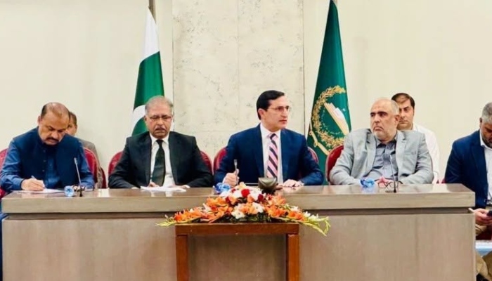پی ٹی آئی پارلیمانی پارٹی کے اجلاس میں گرماگرمی، اندرونی کہانی سامنے آگئی